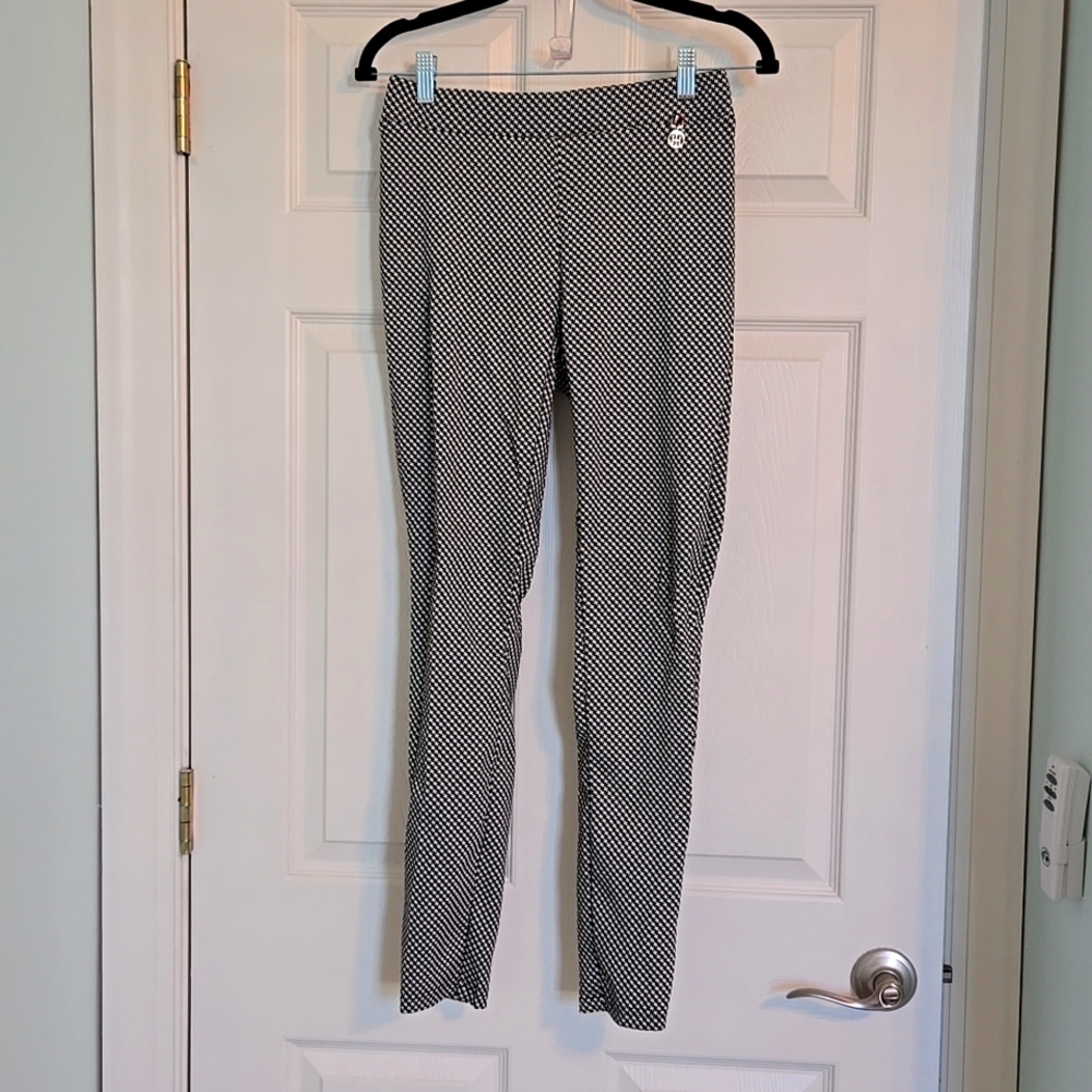 Tommy Hilfiger size. 4 straight leg ankle length pants. Houndstooth